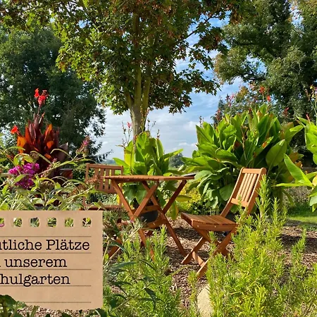 Apartment Alte Schule Wittenberg, 3 Fuer Bis Zu 12 Personen, An Der Elbe, Mit Garten